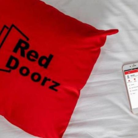 Reddoorz Plus Near Cilandak Town Square 2 Jacarta Exterior foto