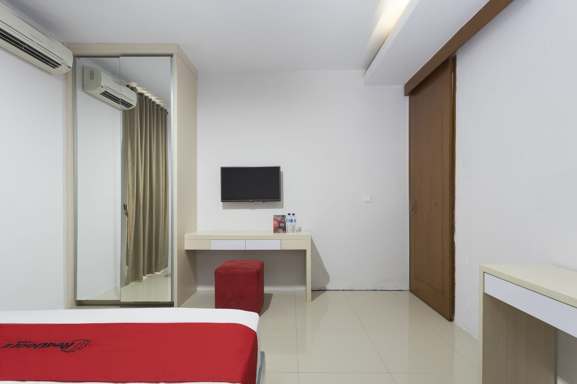 Reddoorz Plus Near Cilandak Town Square 2 Jacarta Exterior foto